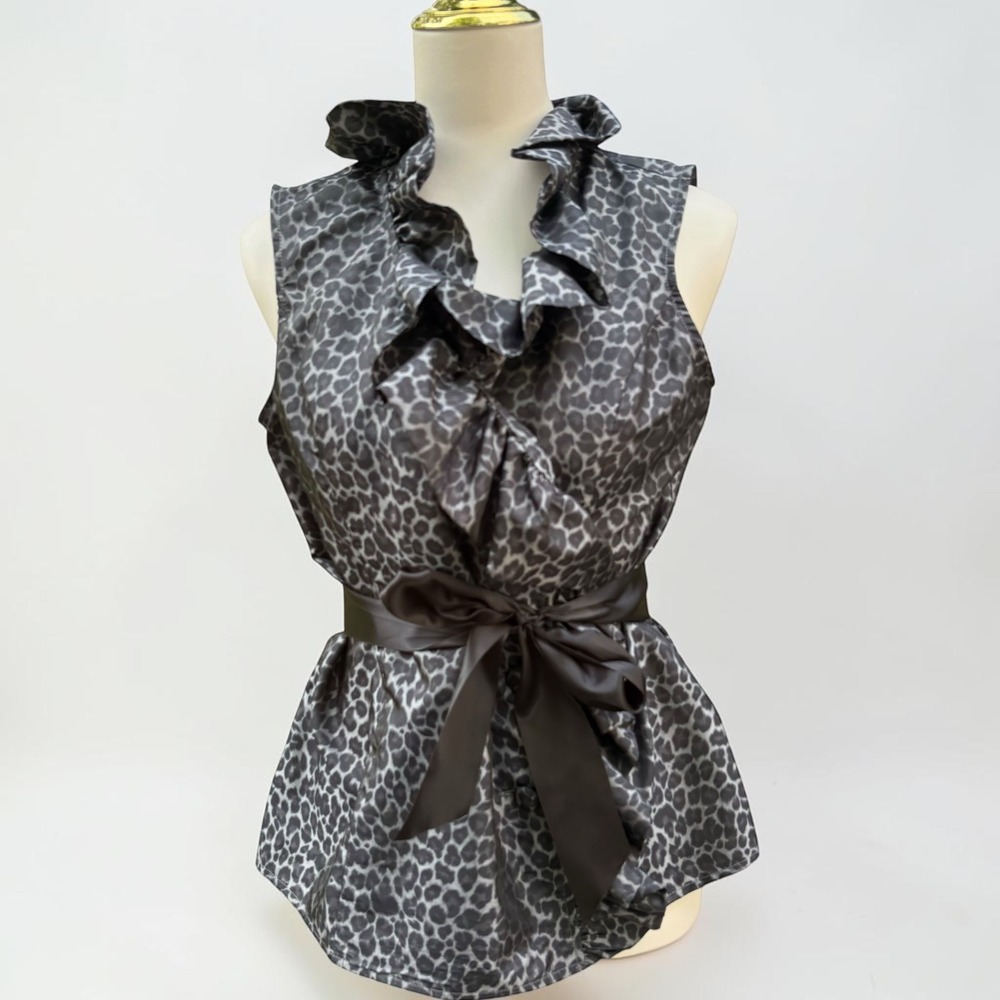 VTG Y2K Sleeveless‎ Blouse 8 Grey Leopard Ruffle Sash Maximalist Mobwife Chic
